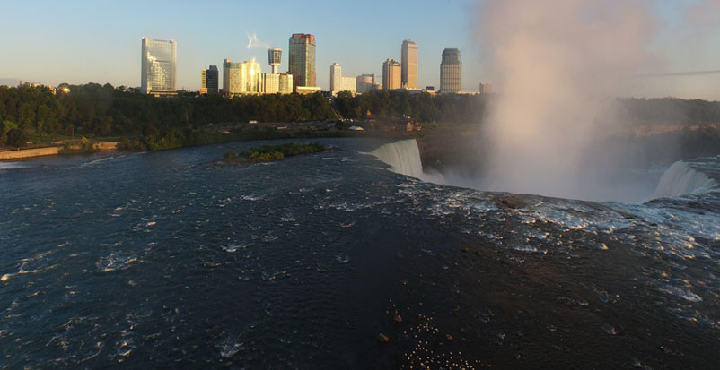 Hotel Accommodations - Applebee's Grill and Bar Niagara Falls